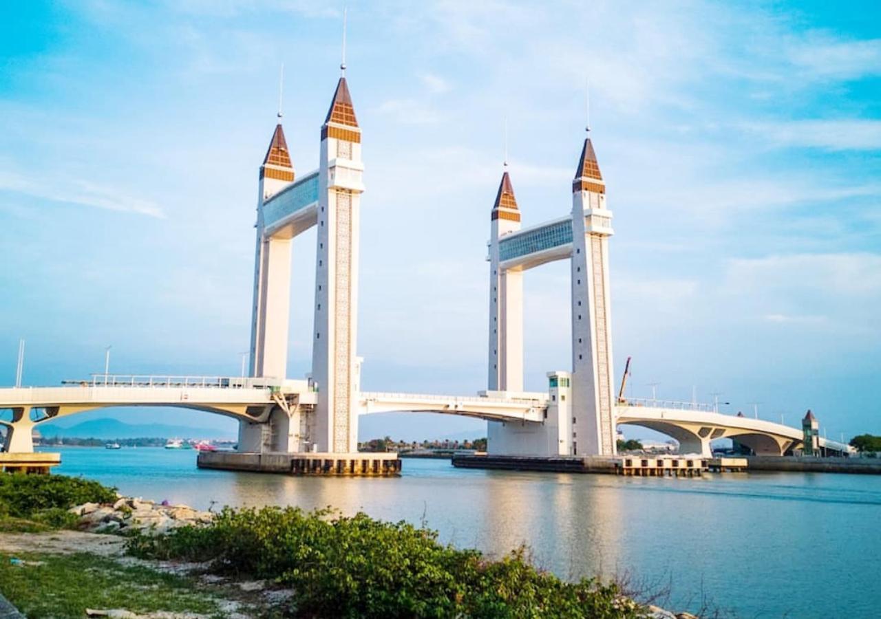 D'Luna Homestay Seaview I Sunrise View Kuala Terengganu Exteriör bild